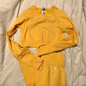 GYMSHARK- Golden yellow top and bottom set 🌞